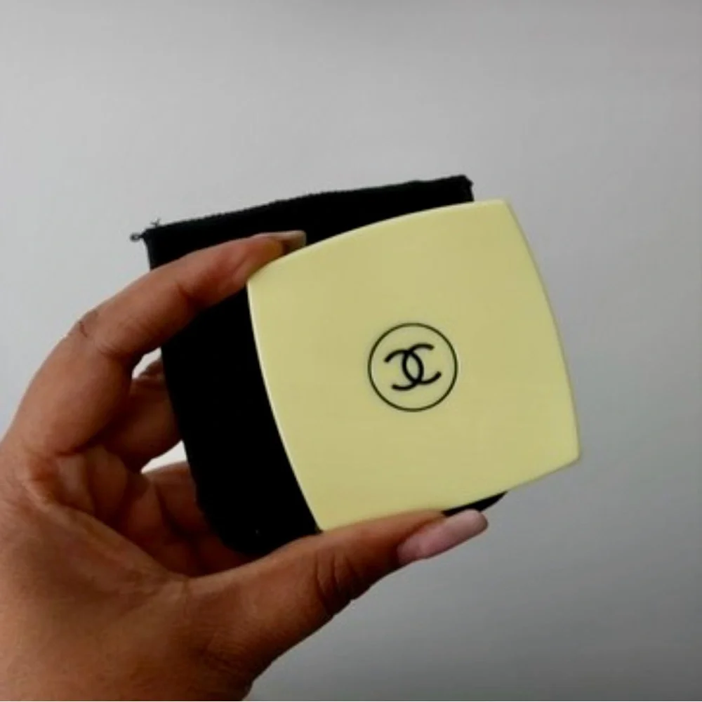 CHANEL Mirror Duo Compact Double Facette in Yellow GWP NWB - Picture 5 of 10